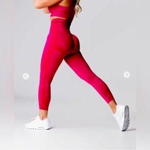 NWT - NVGTN - Performance seamless leggings - XL